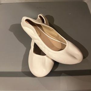Dream Pairs white flats
